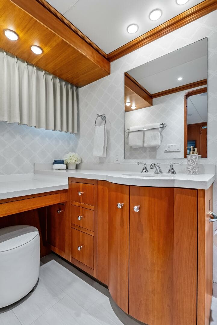 1998 Burger Raised Pilothouse