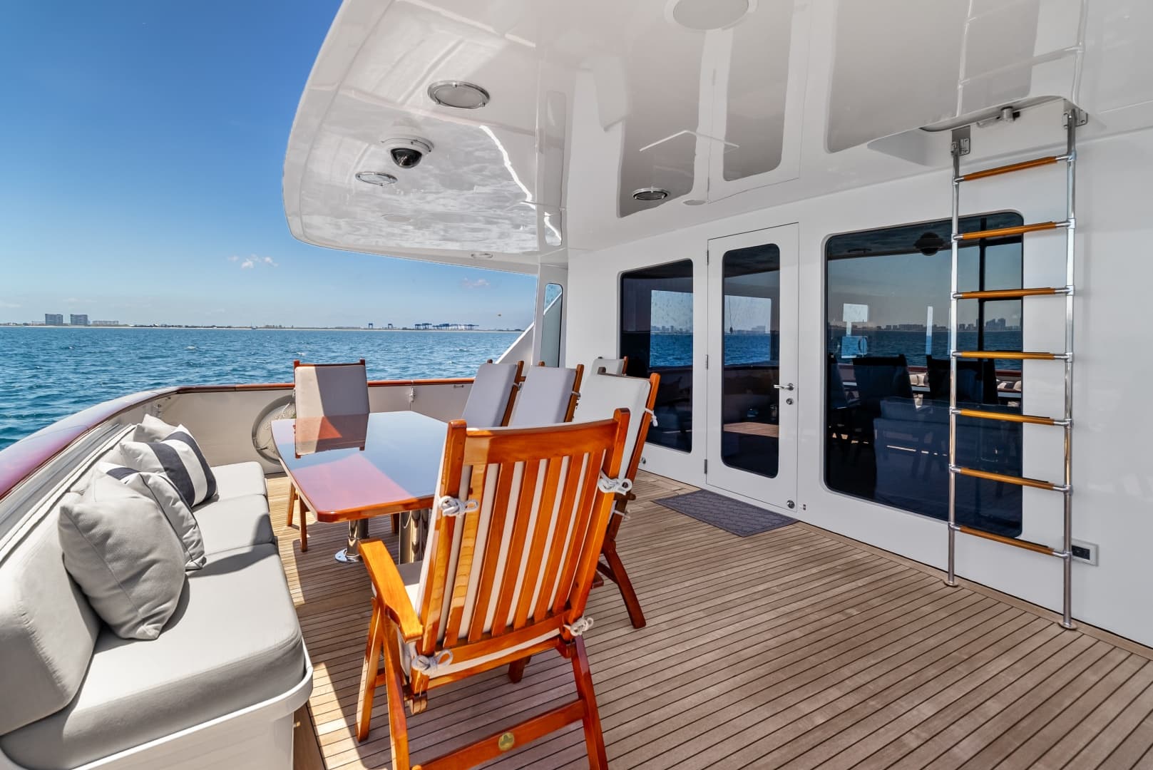 1998 Burger Raised Pilothouse