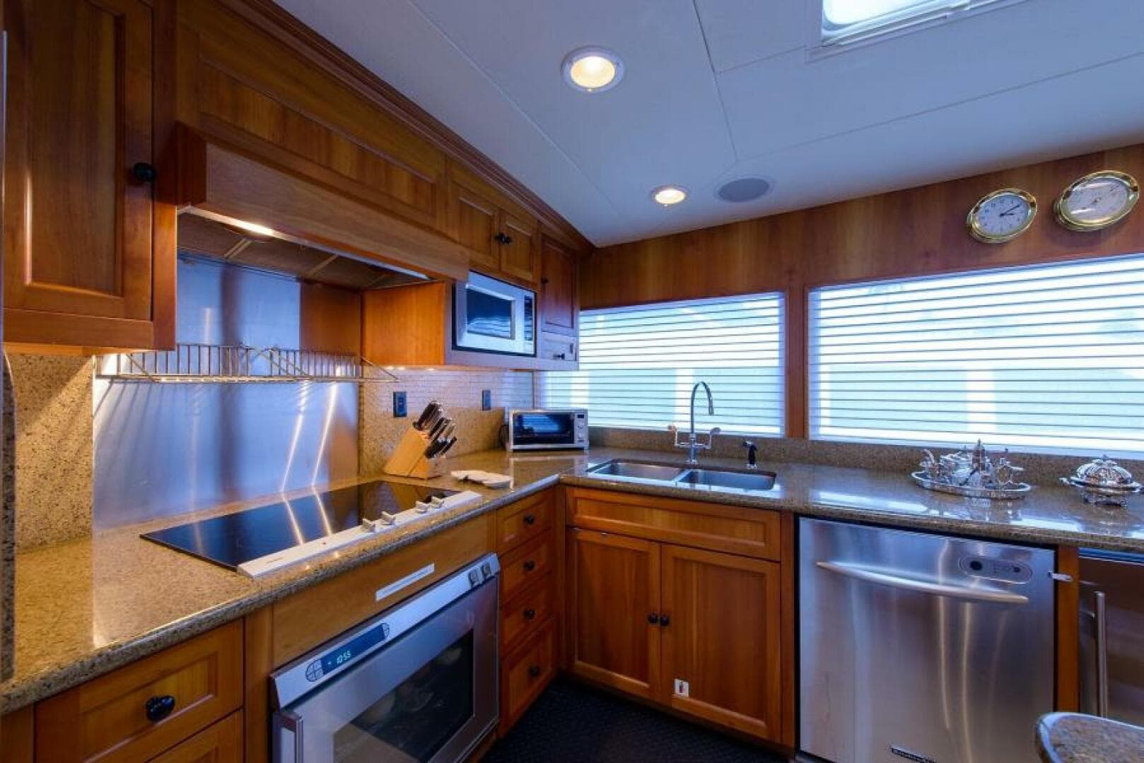 1998 Burger Raised Pilothouse
