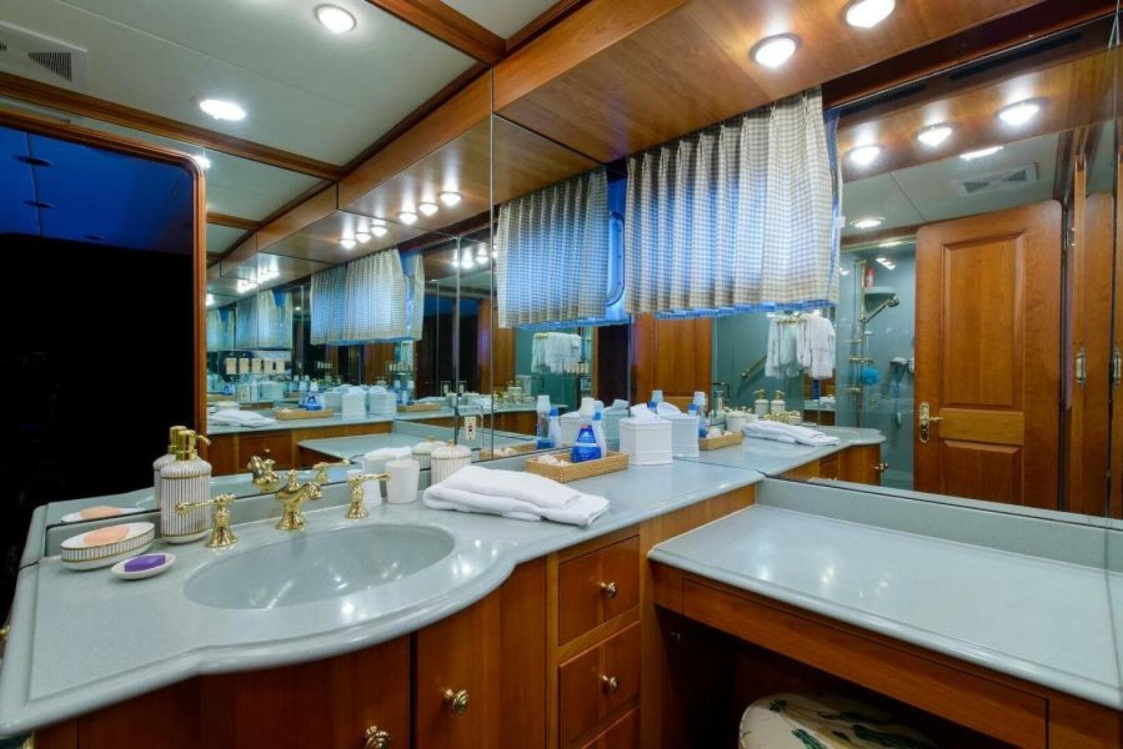 1998 Burger Raised Pilothouse