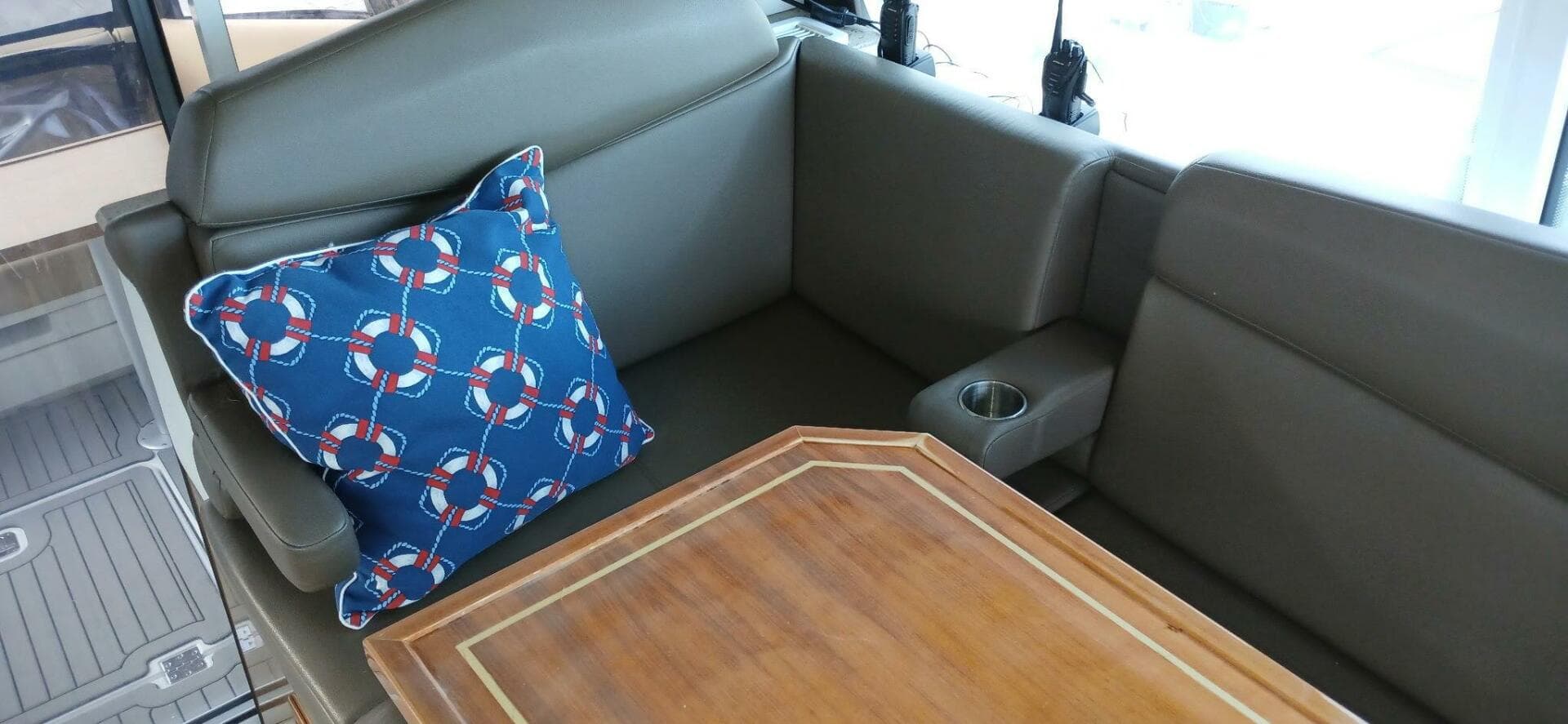 2014 Cruisers Yachts 