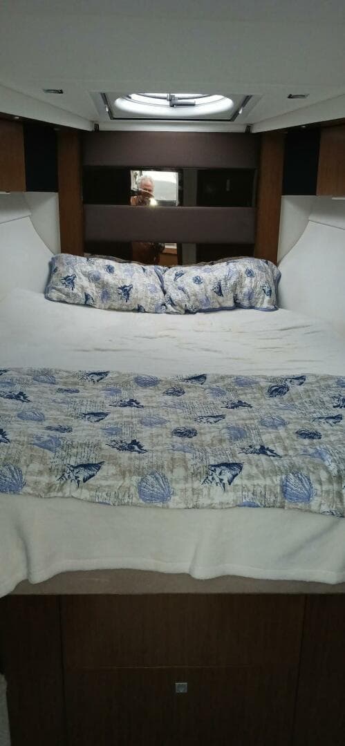 2014 Cruisers Yachts 