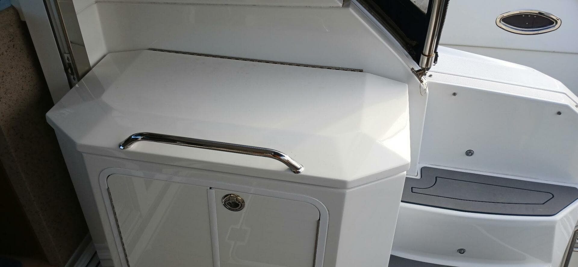 2014 Cruisers Yachts 