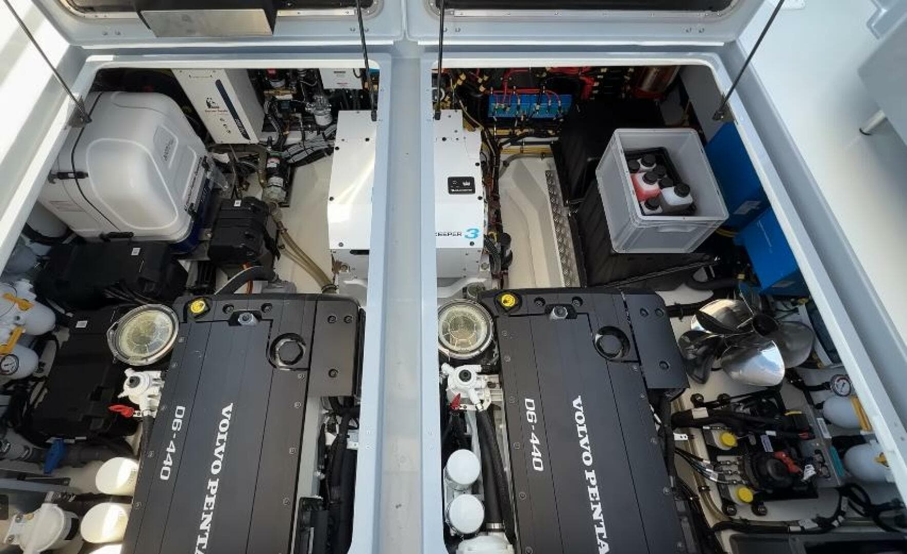 2025 Targa 37 Flybridge