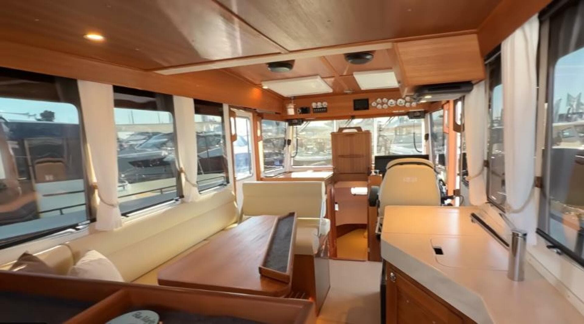 2025 Targa 37 Flybridge