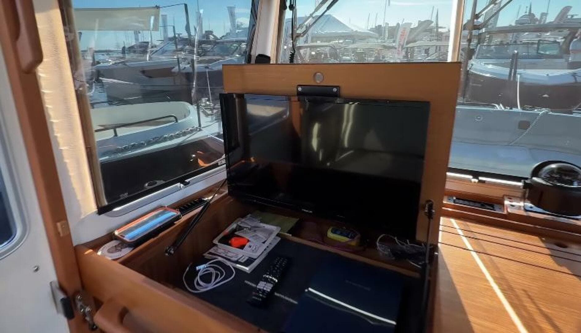 2025 Targa 37 Flybridge