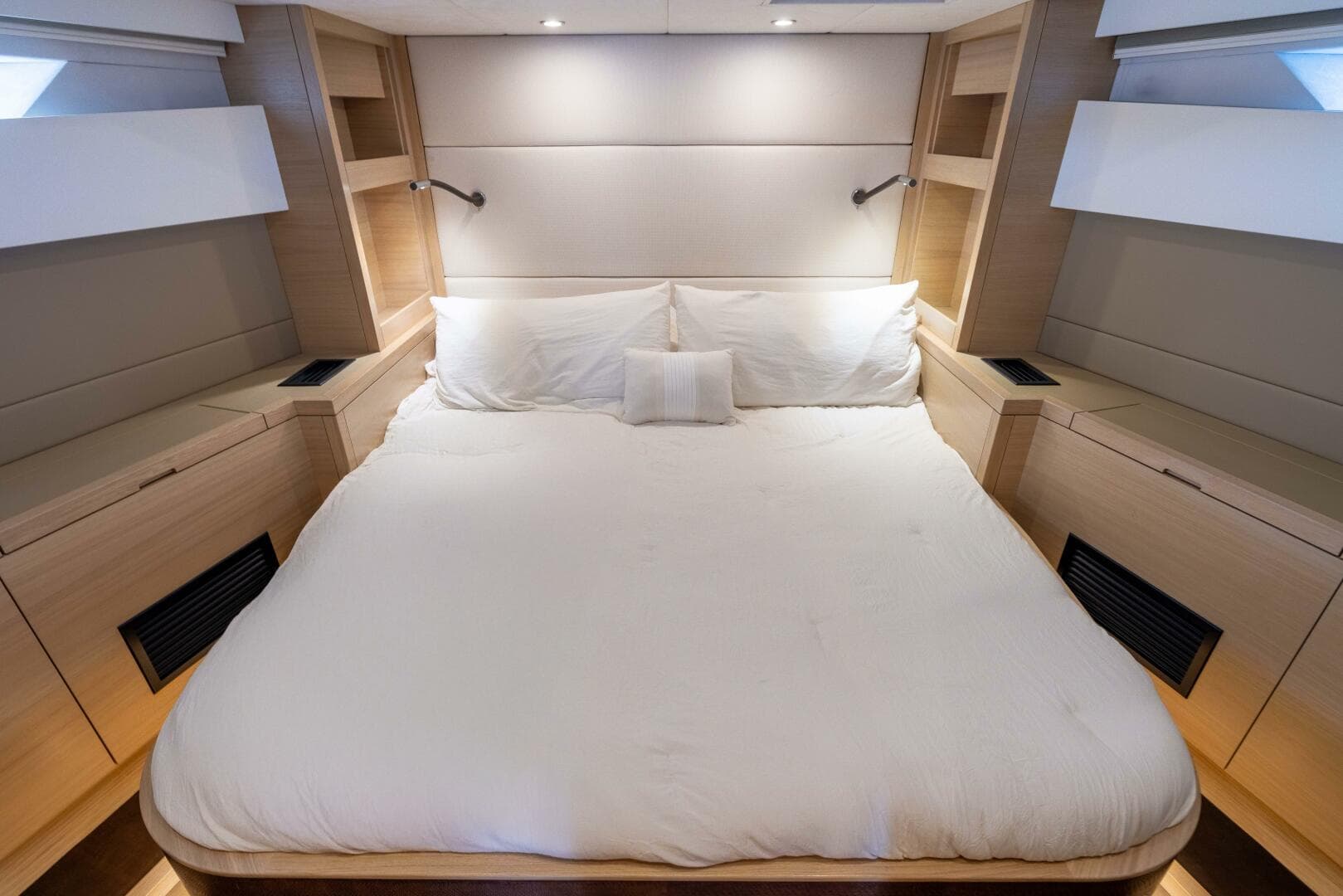 2025 Steeler Bronson 67 Beachclub