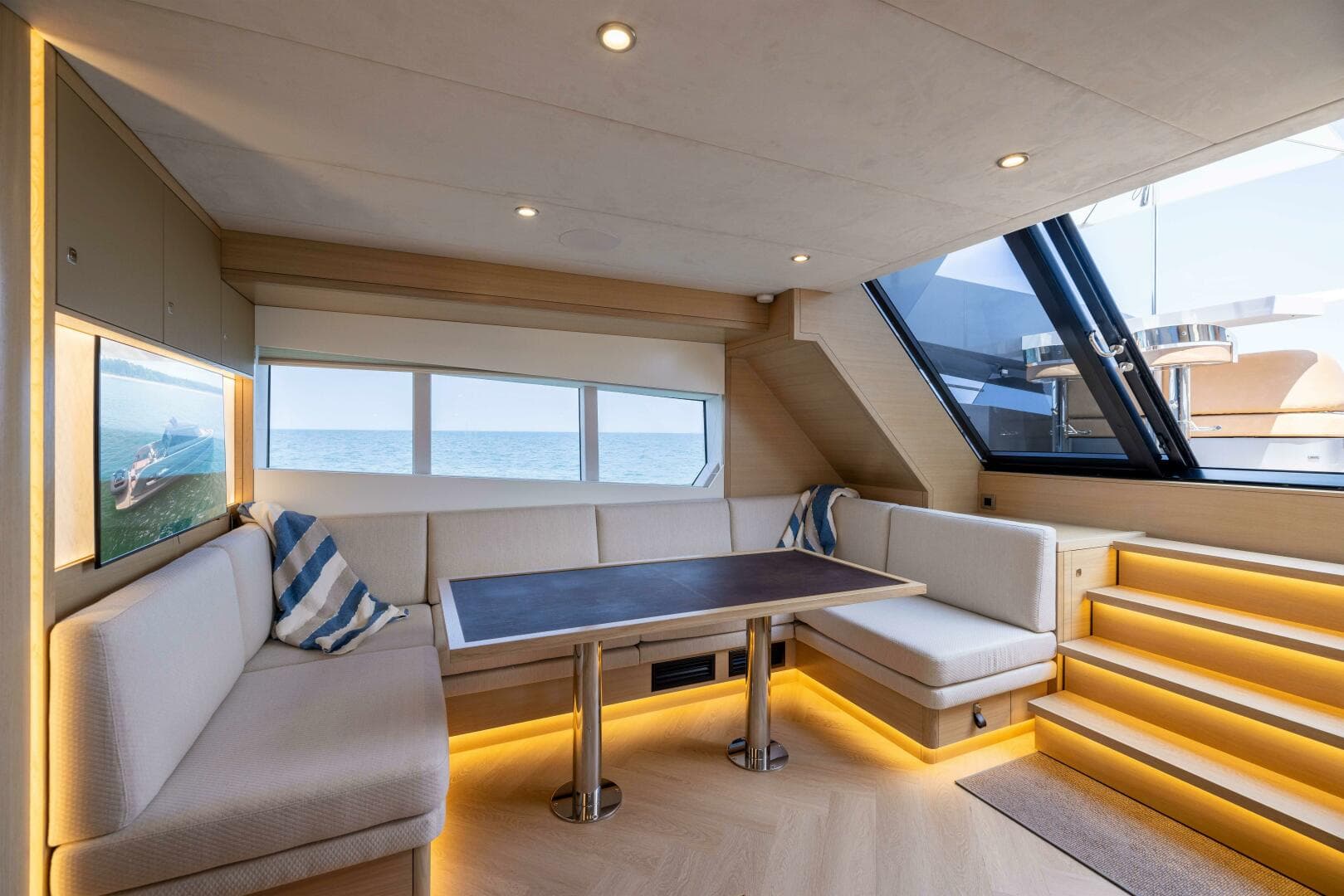 2025 Steeler Bronson 67 Beachclub