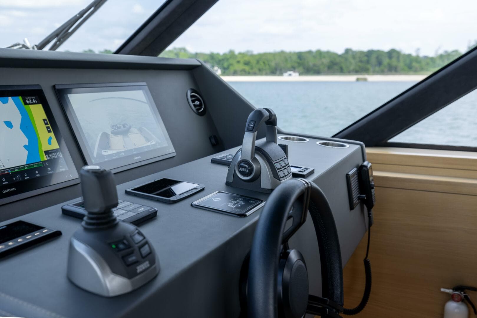 2025 Steeler Bronson 67 Beachclub