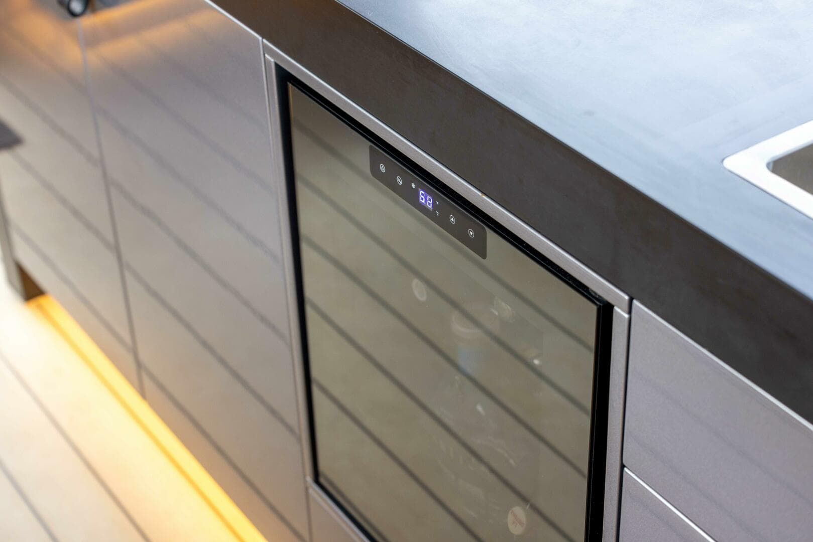 2025 Steeler Bronson 67 Beachclub