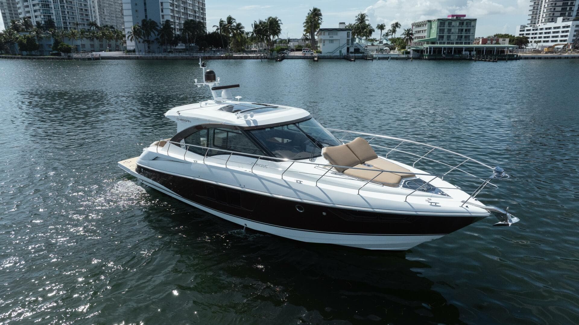 2016 Cruisers Yachts 45 Cantius