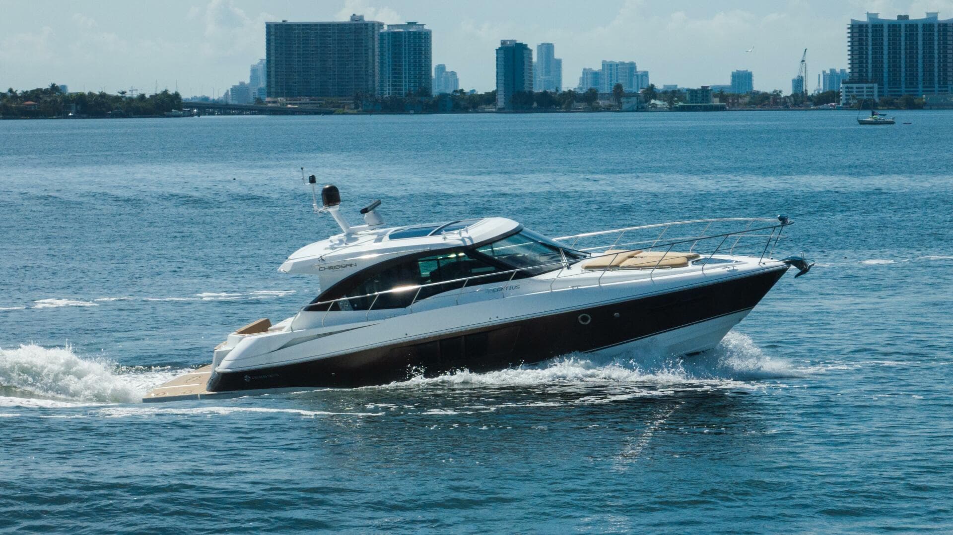 2016 Cruisers Yachts 45 Cantius