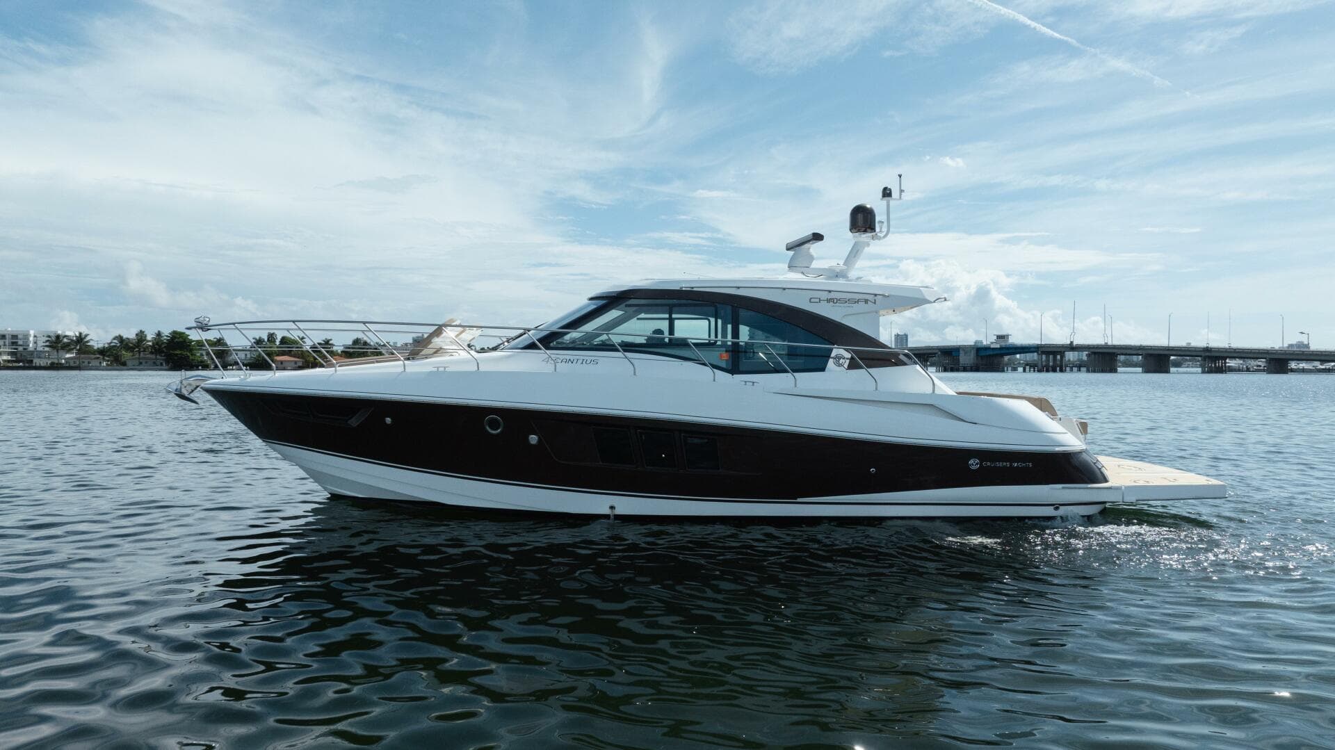 2016 Cruisers Yachts 45 Cantius