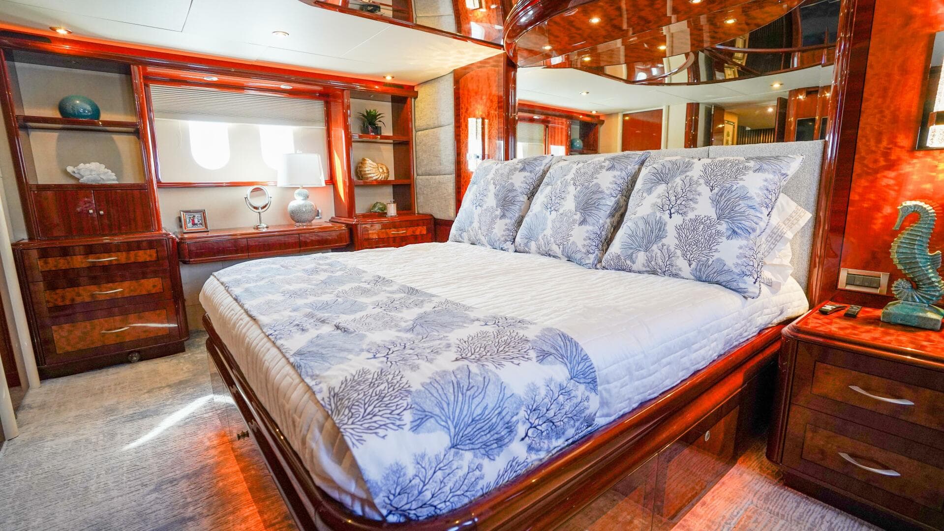 2004 Lazzara Yachts 80 SL