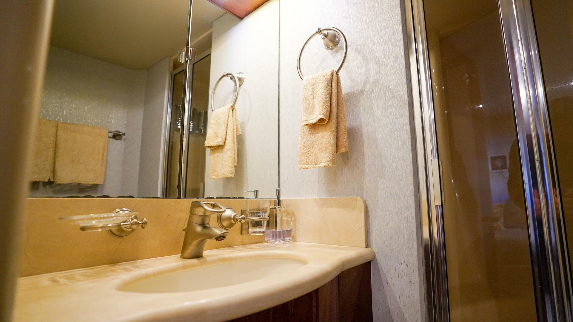 2004 Lazzara Yachts 80 SL