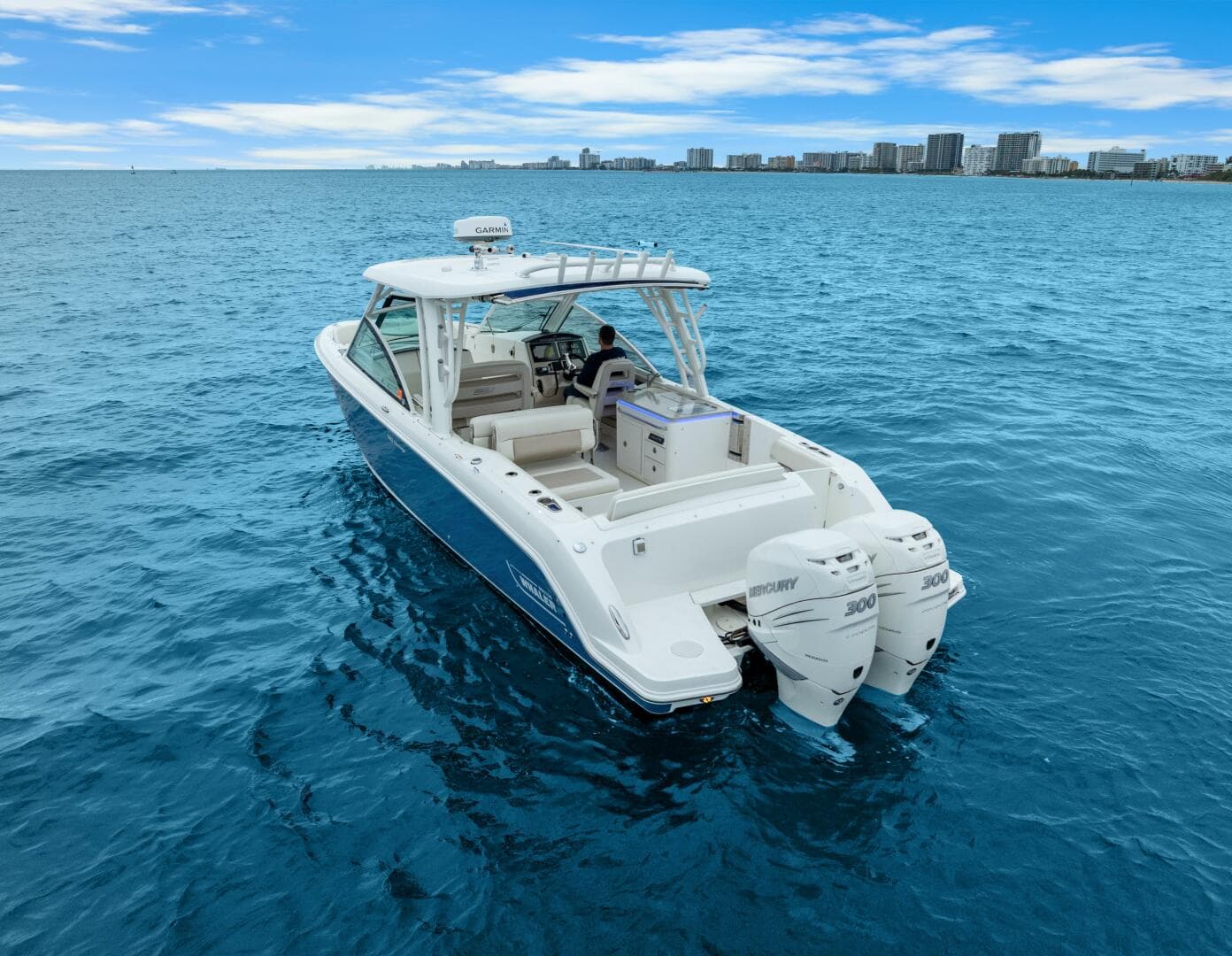 2018 Boston Whaler 320 Vantage