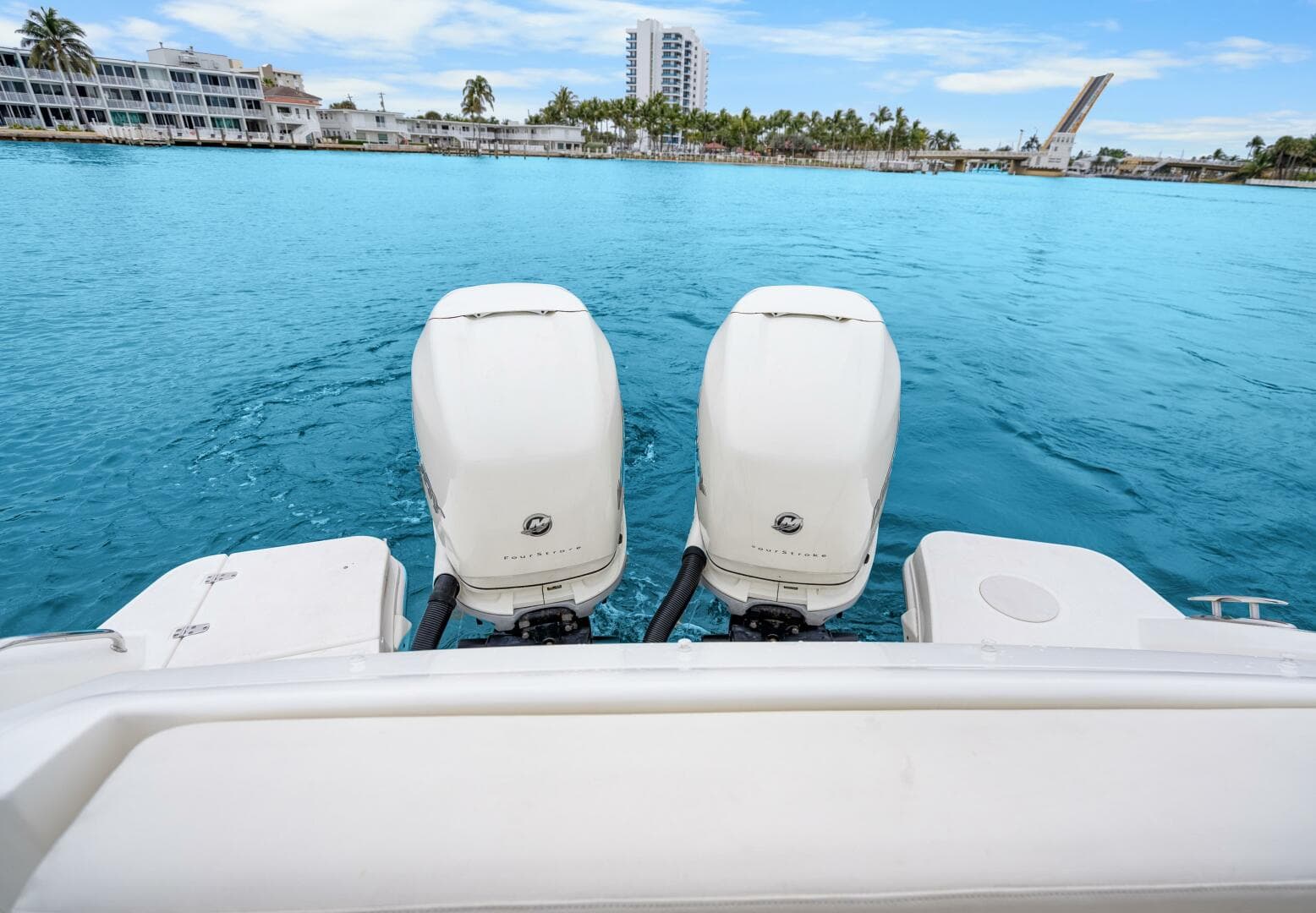 2018 Boston Whaler 320 Vantage