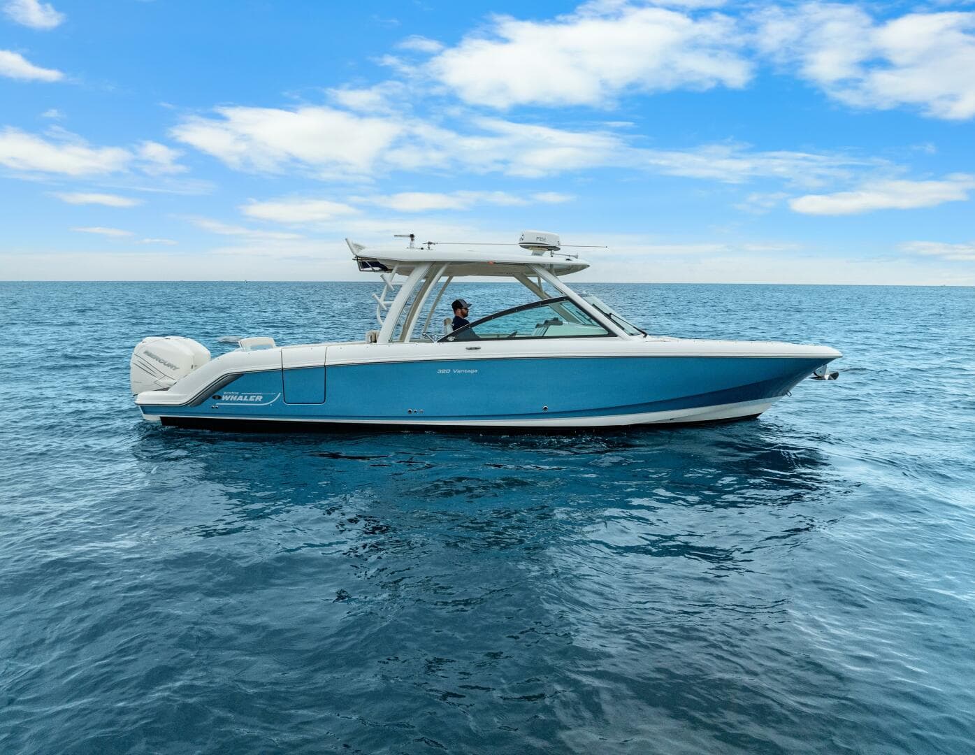 2018 Boston Whaler 320 Vantage