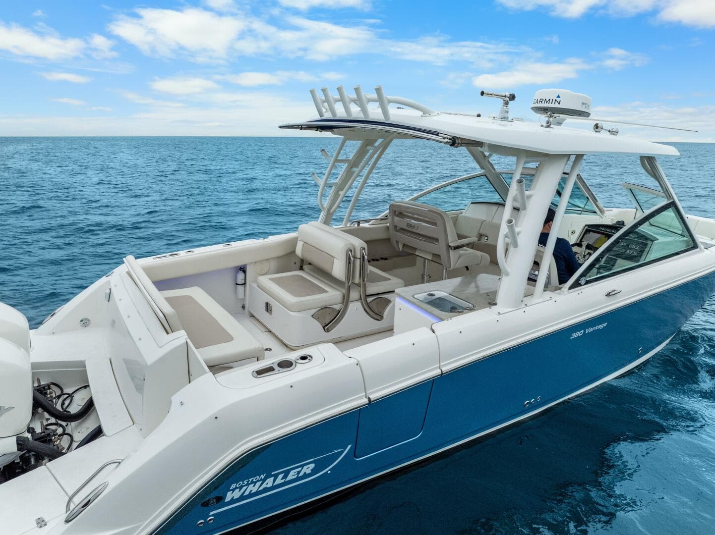 2018 Boston Whaler 320 Vantage