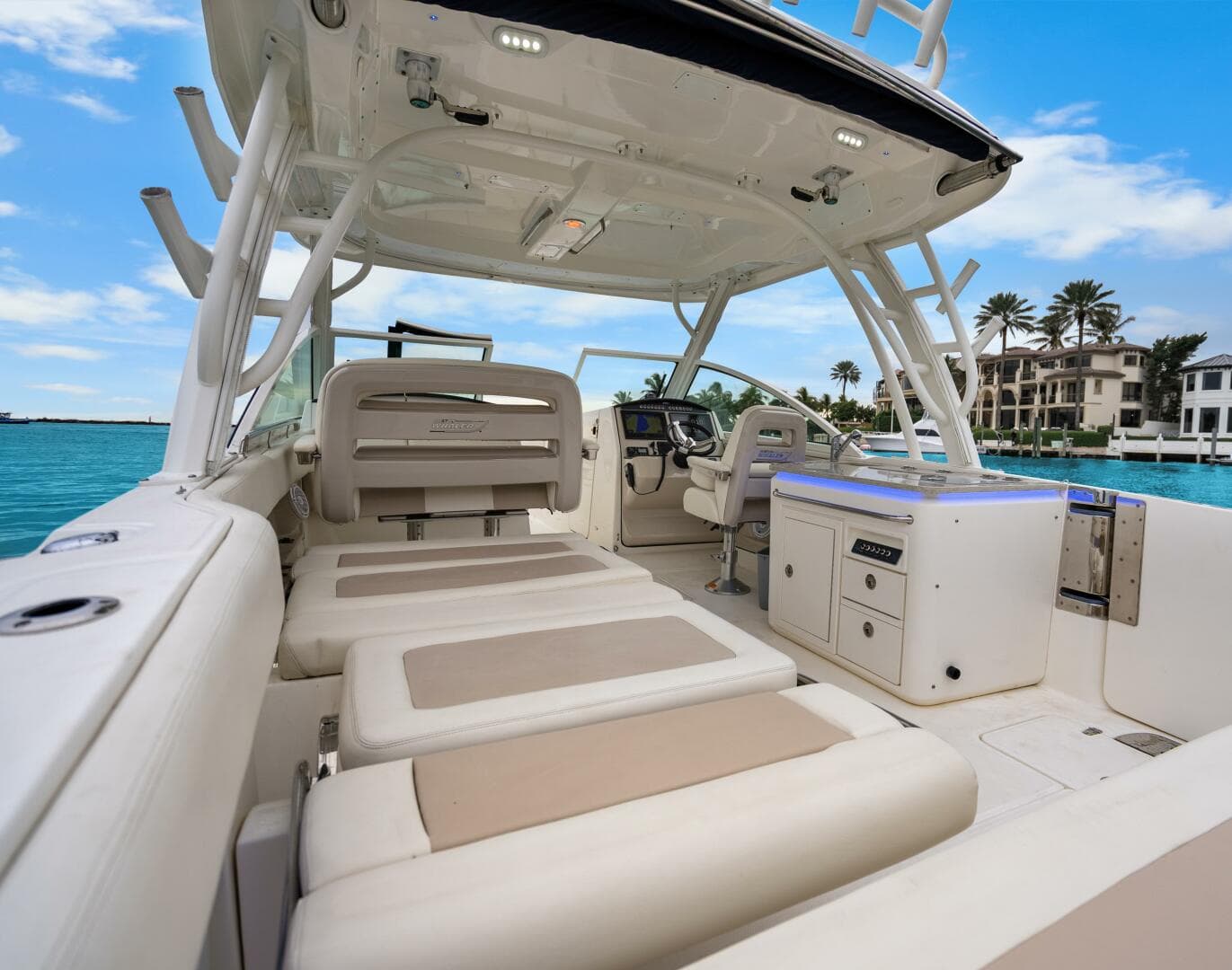 2018 Boston Whaler 320 Vantage