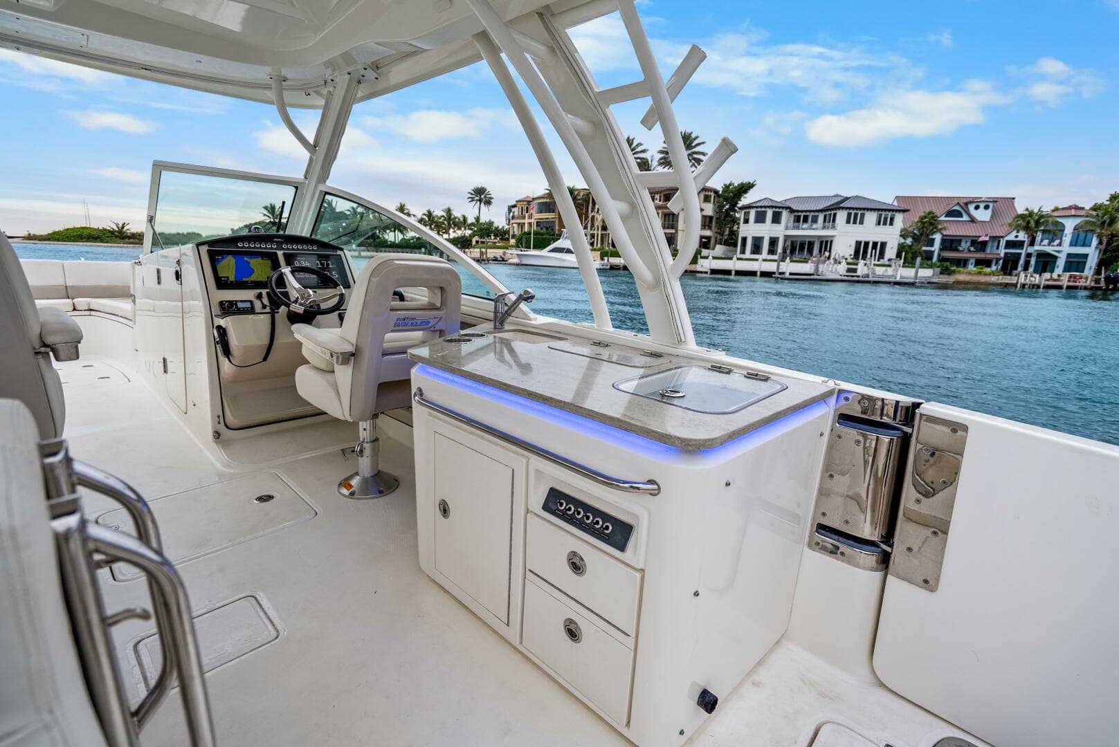2018 Boston Whaler 320 Vantage