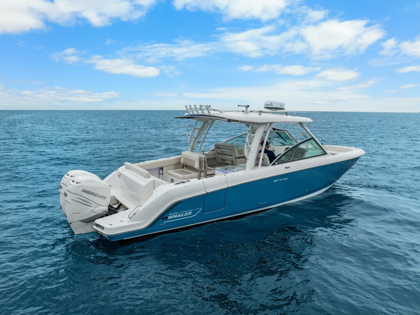 2018 Boston Whaler 320 Vantage