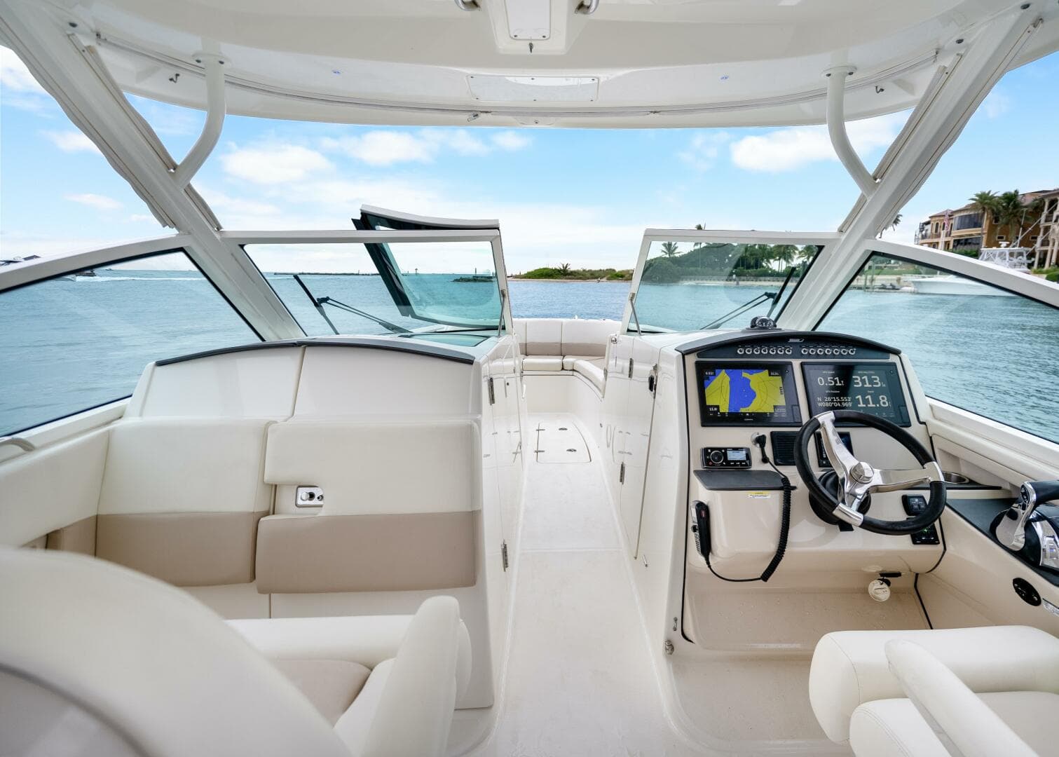 2018 Boston Whaler 320 Vantage