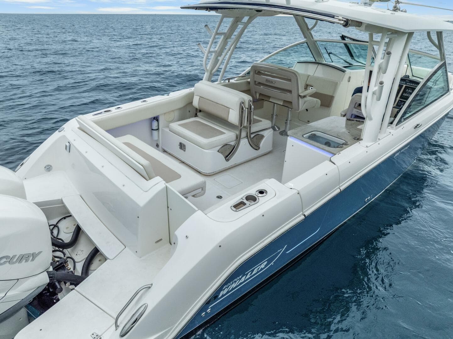 2018 Boston Whaler 320 Vantage