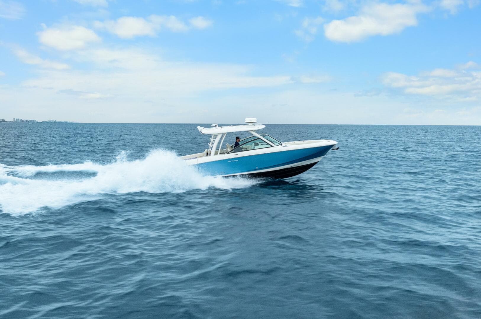 2018 Boston Whaler 320 Vantage