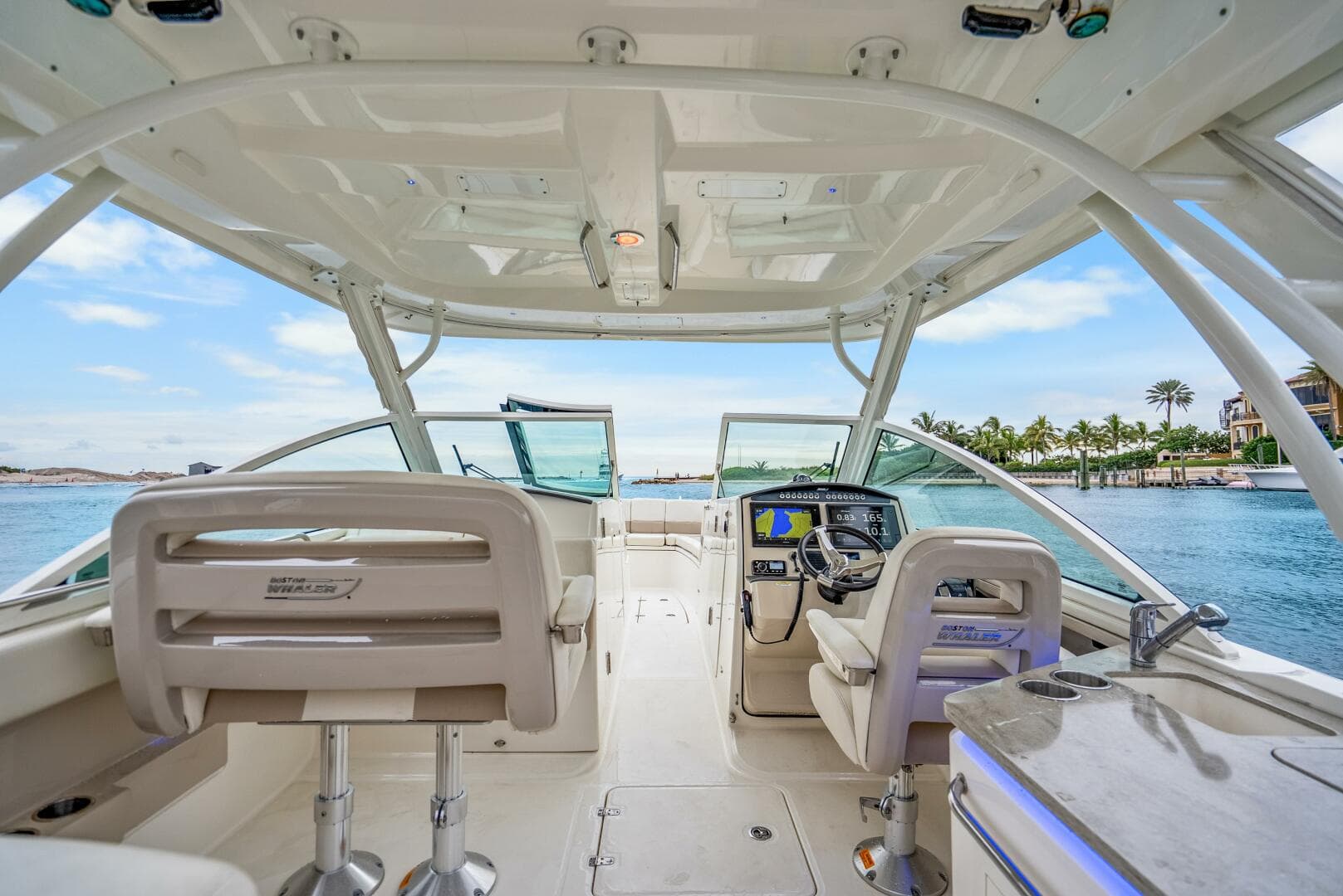 2018 Boston Whaler 320 Vantage