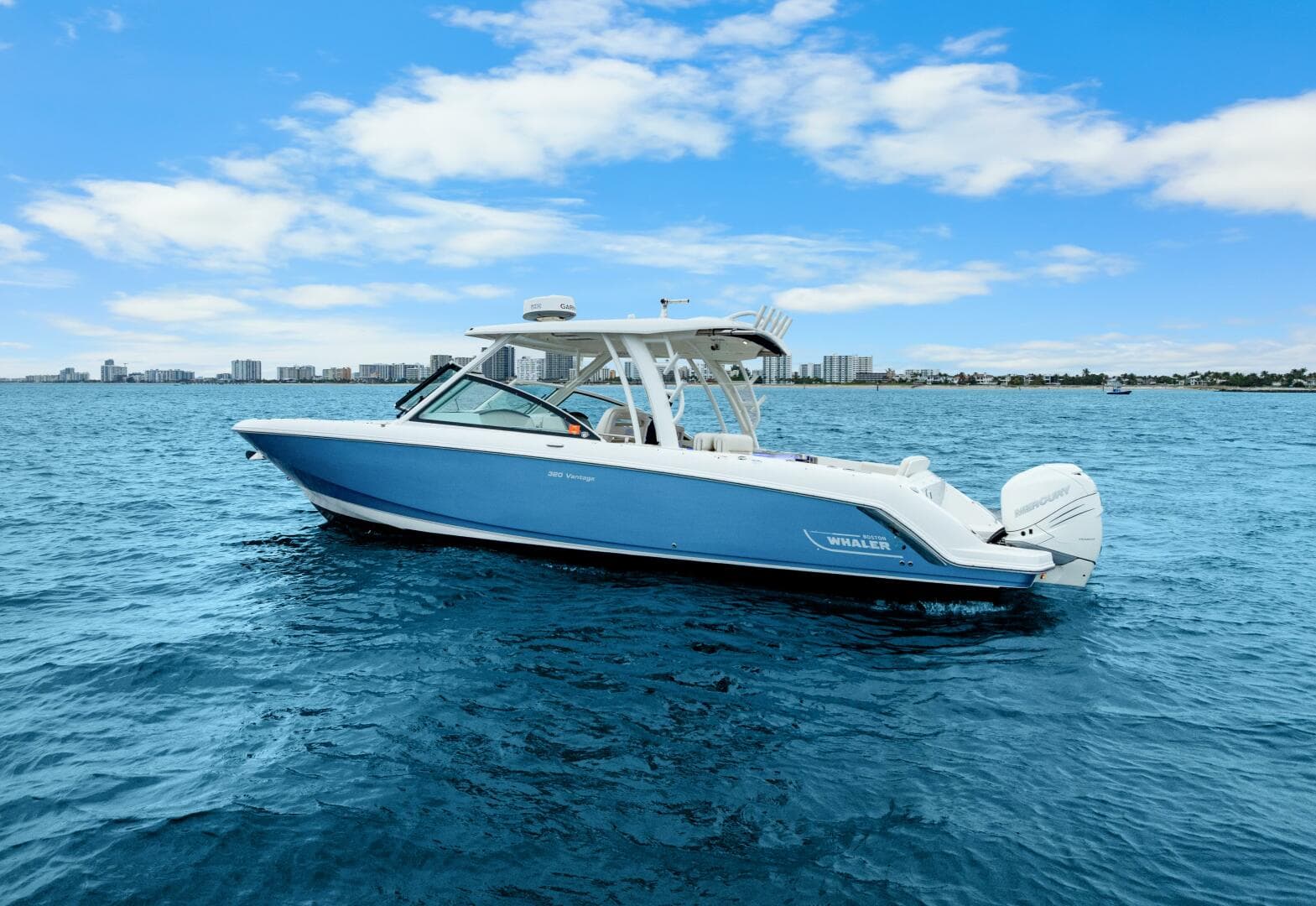 2018 Boston Whaler 320 Vantage