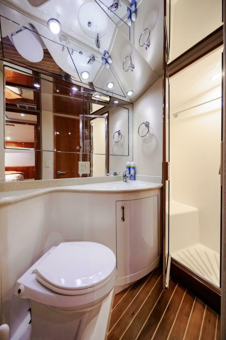 2005 Hatteras 50 Convertible