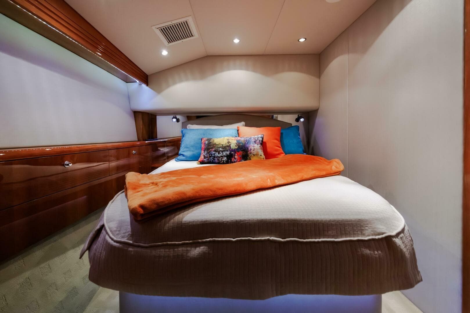 2005 Hatteras 50 Convertible