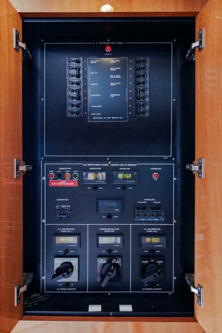 2005 Hatteras 50 Convertible