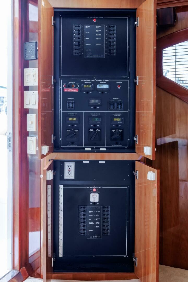 2005 Hatteras 50 Convertible