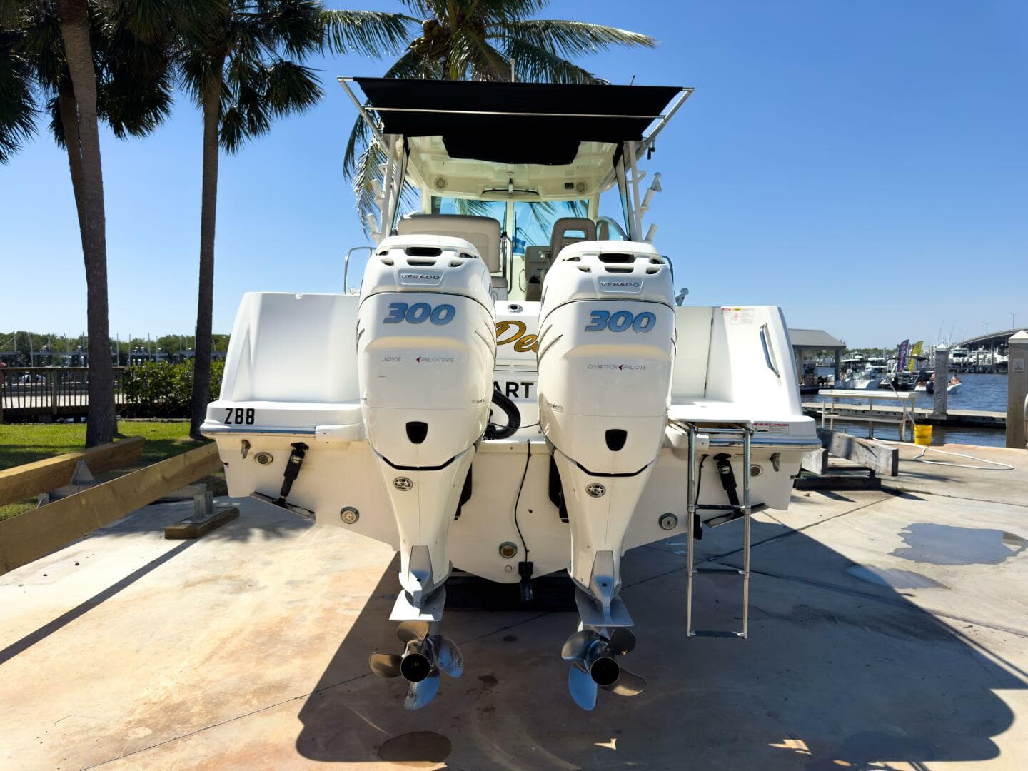 2018 Boston Whaler 315 Conquest