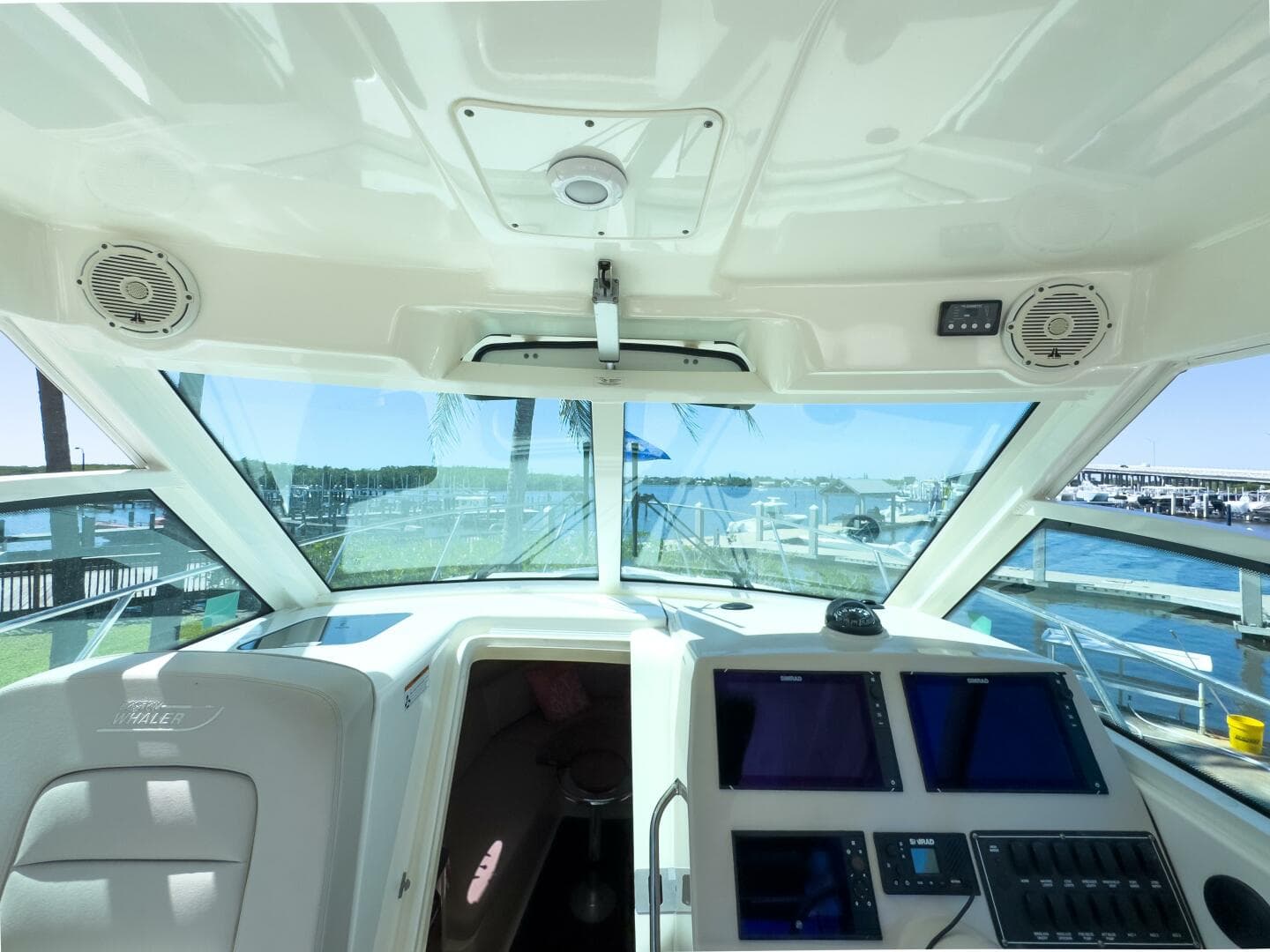 2018 Boston Whaler 315 Conquest