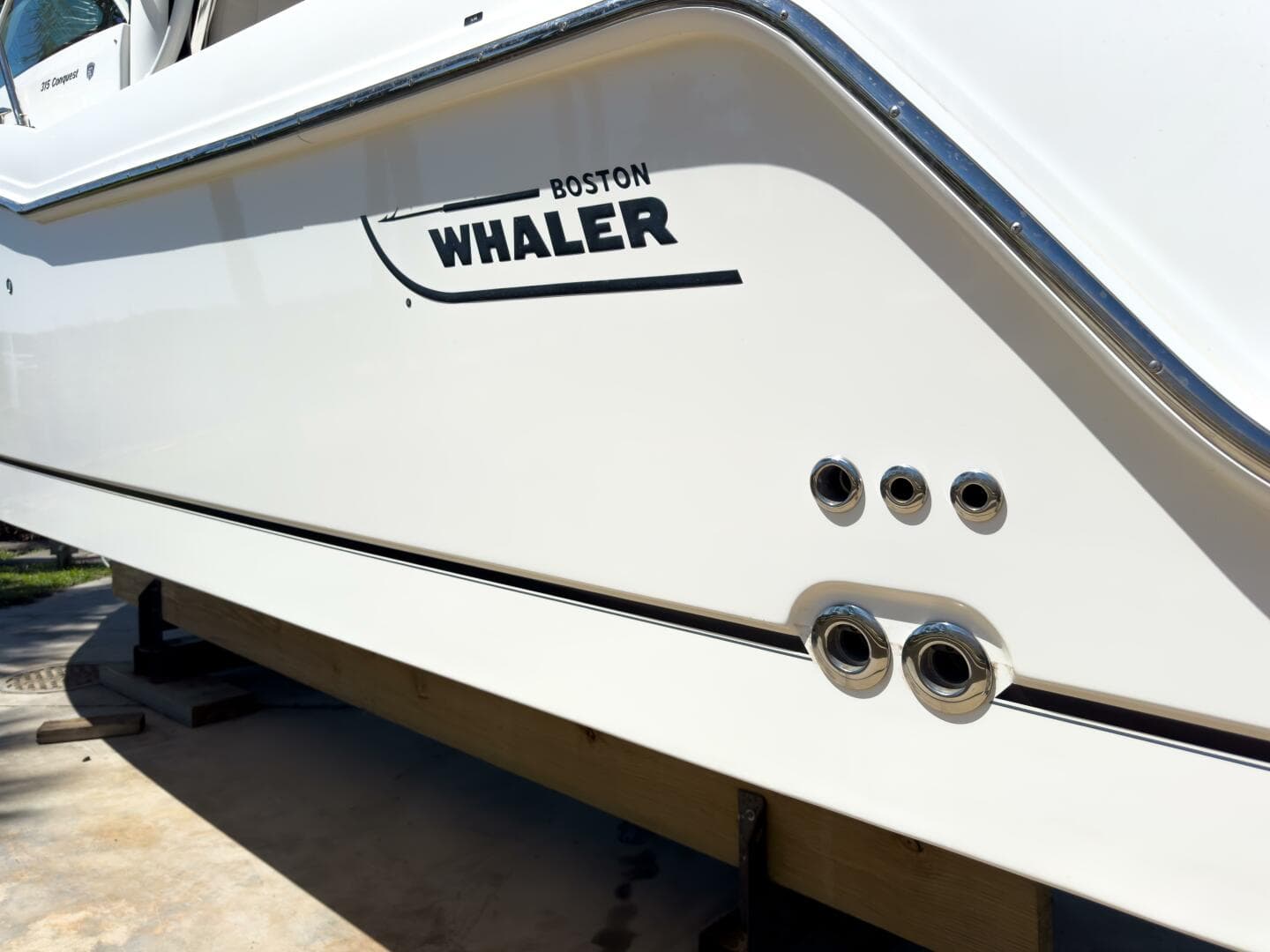 2018 Boston Whaler 315 Conquest