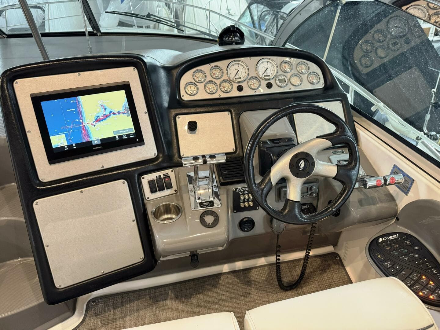 2005 Cruisers Yachts 420 Express