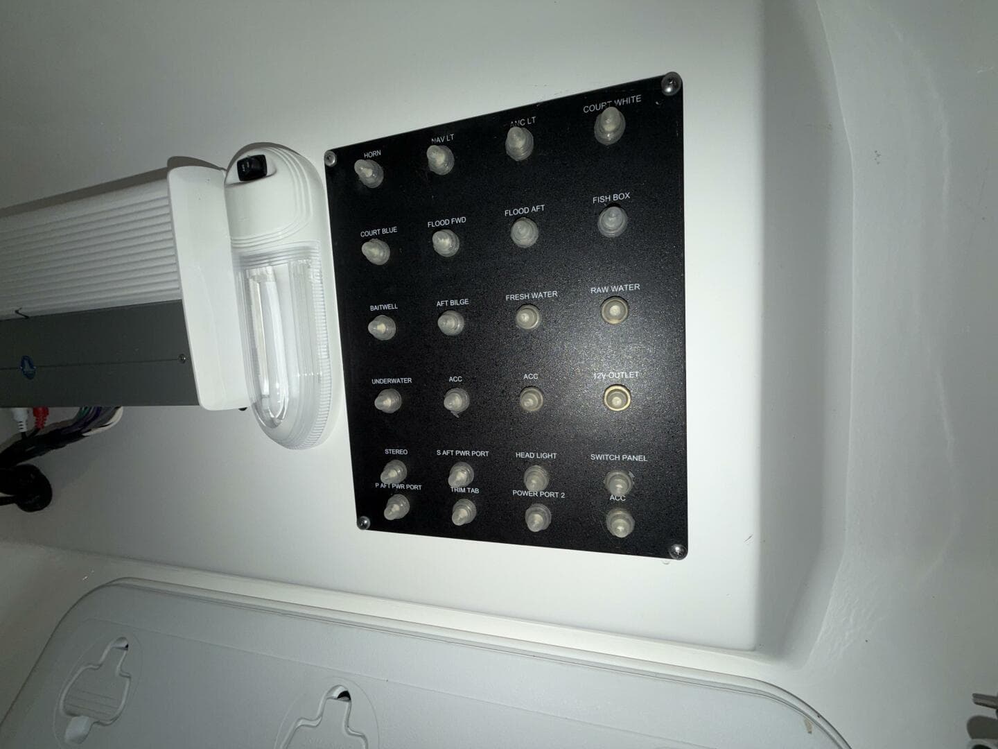 2016 Everglades 230 Center Console