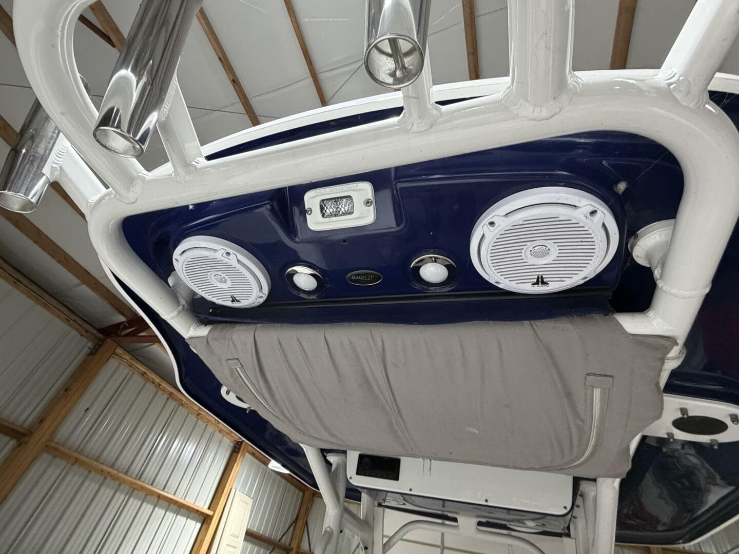 2016 Everglades 230 Center Console