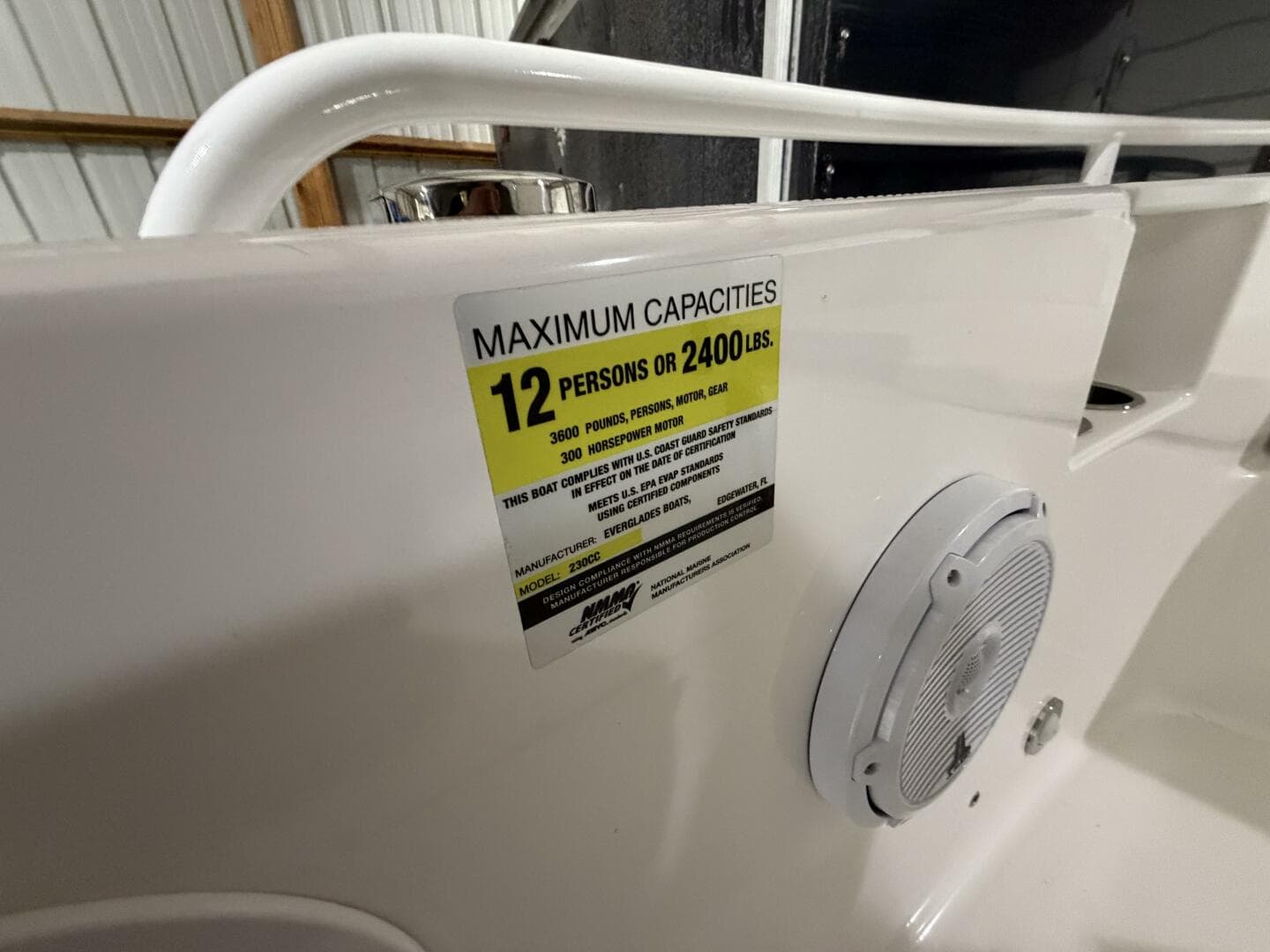 2016 Everglades 230 Center Console