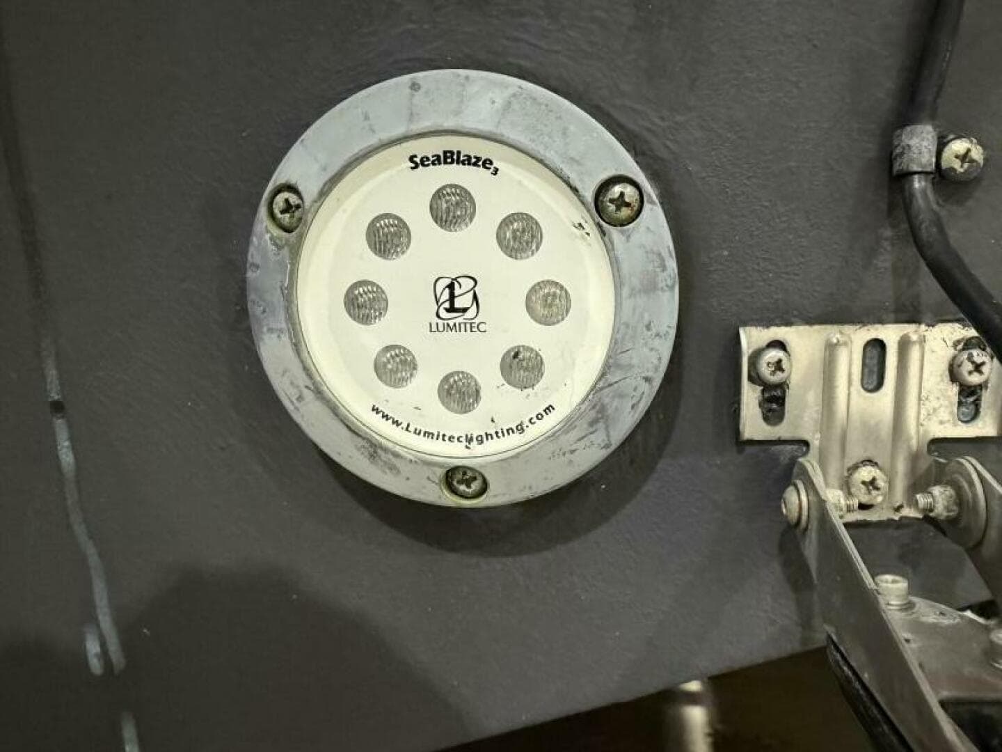 2016 Everglades 230 Center Console