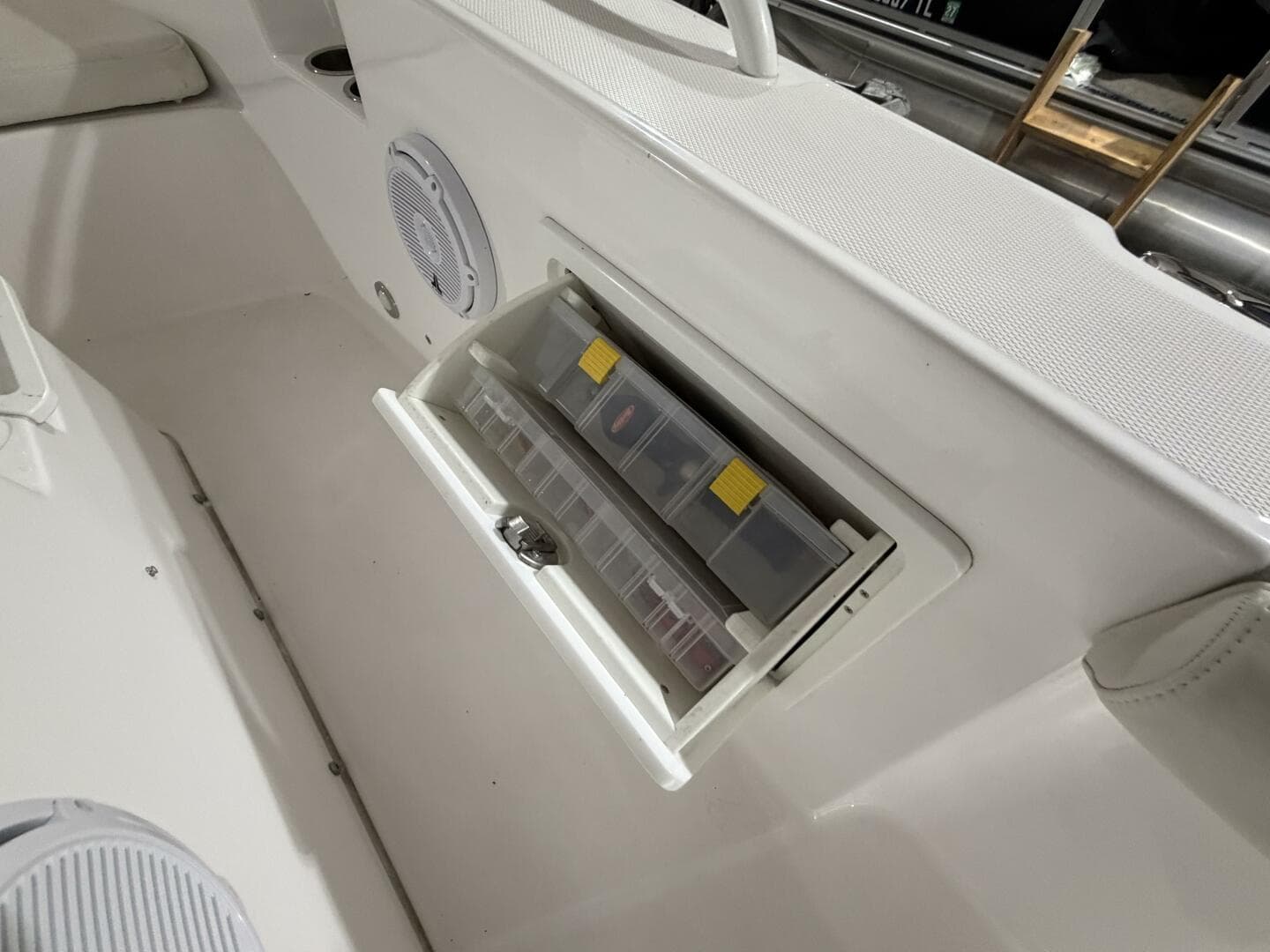 2016 Everglades 230 Center Console