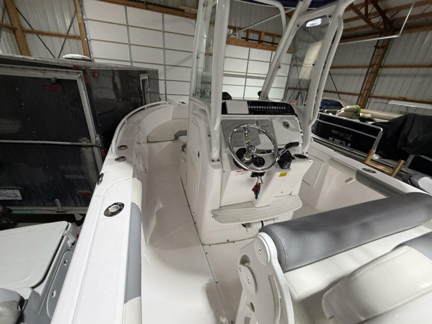 2016 Everglades 230 Center Console