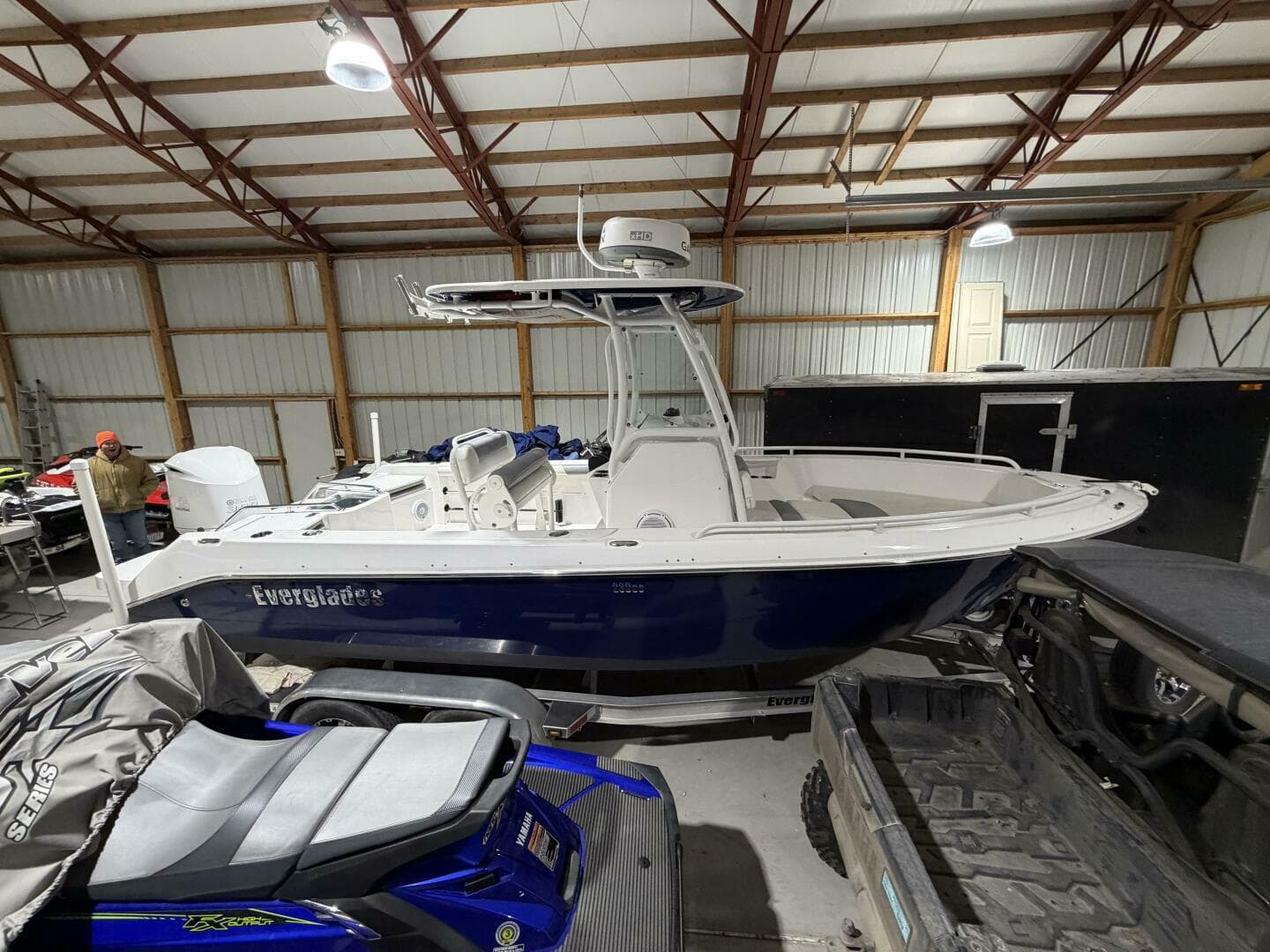 2016 Everglades 230 Center Console