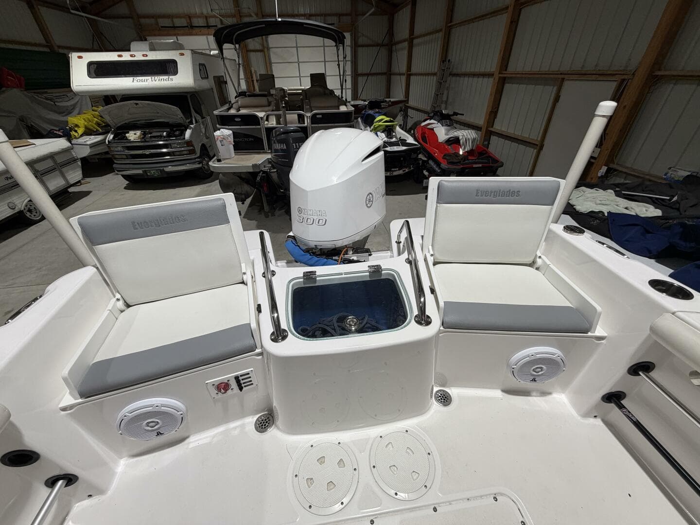 2016 Everglades 230 Center Console