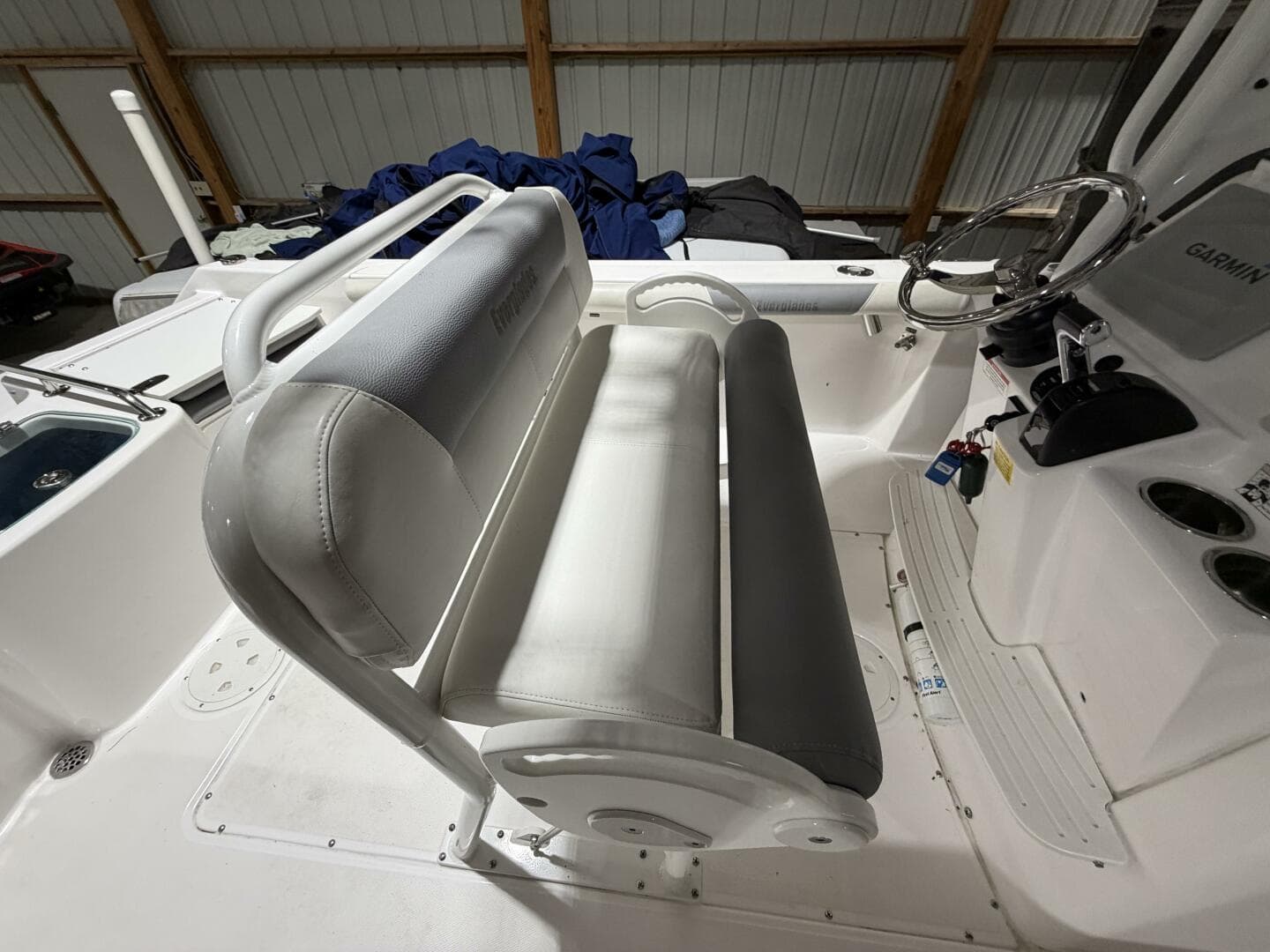 2016 Everglades 230 Center Console