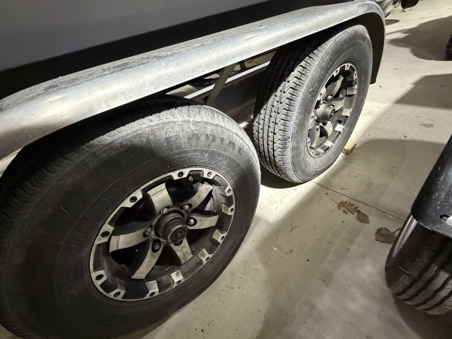 2016 Everglades 230 Center Console