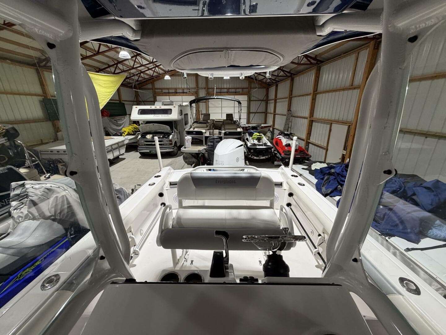 2016 Everglades 230 Center Console